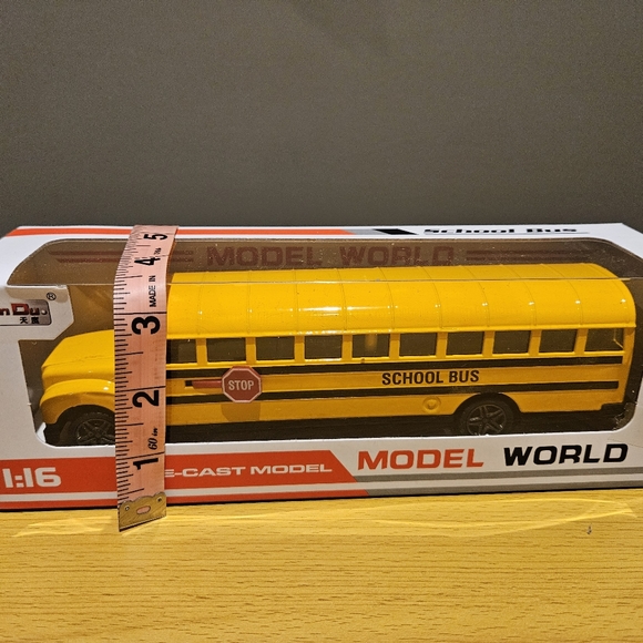 Die-Cast World Model School Bus Toy - Picture 6 of 8